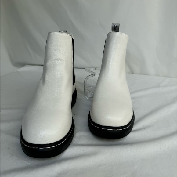 Seven 7 alexia pull on white pebbled vegan leather booties size 10 - Picture 3 of 9